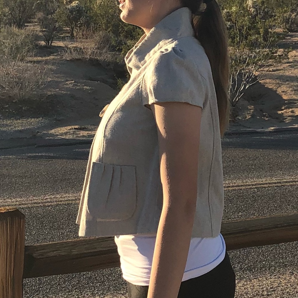 Cap-Sleeved Crop Jacket w/Pockets - Picture 2 of 4